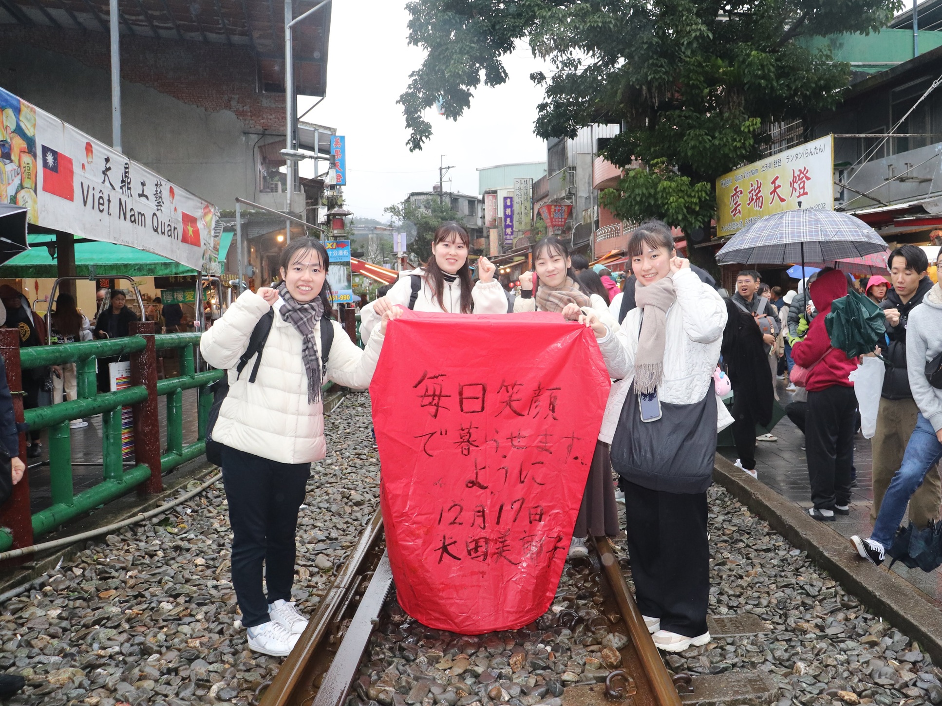 台湾の寺院を訪れた海外スクーリングの参加学生