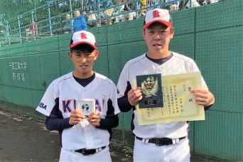 個人賞を受賞した天野選手（左）と石原選手